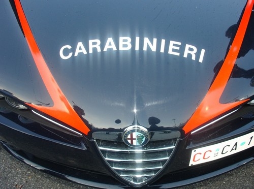 Rubarono un rotolo di gioielli da ottomila euro: denunciati dai carabinieri