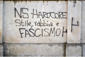 Denunciati gli autori di alcune scritte fasciste sui muri di Casale