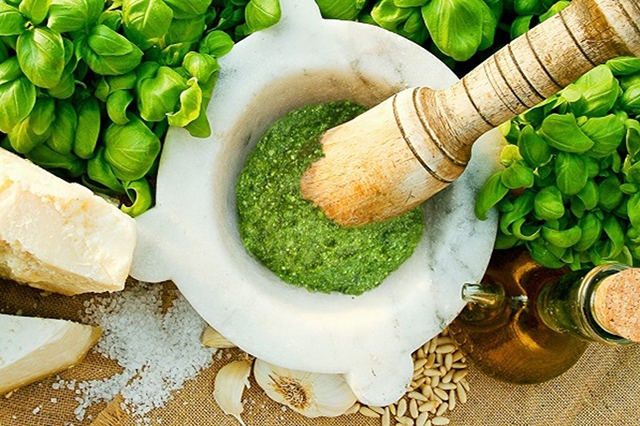 A Genova una sfida a colpi di ‘mortaio’, torna il Campionato Mondiale di pesto genovese