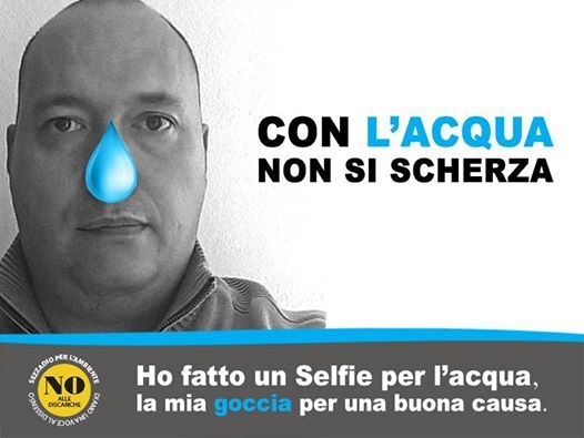 Un mare di selfie per gridare che “con l’acqua non si scherza”