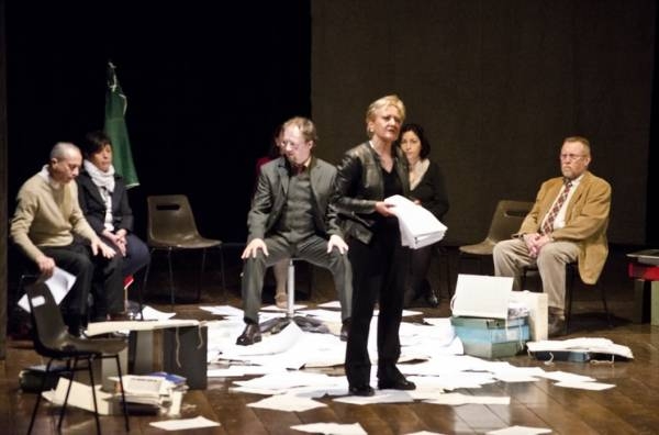 “Impero di polvere”. La storia controversa dell’Eternit in scena a I Crepuscoli