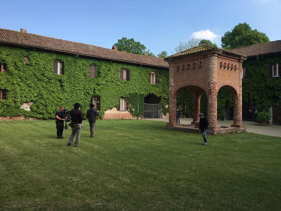 Dario Vergassola e la troupe di Sky Art in visita a Sezzadio [FOTO]