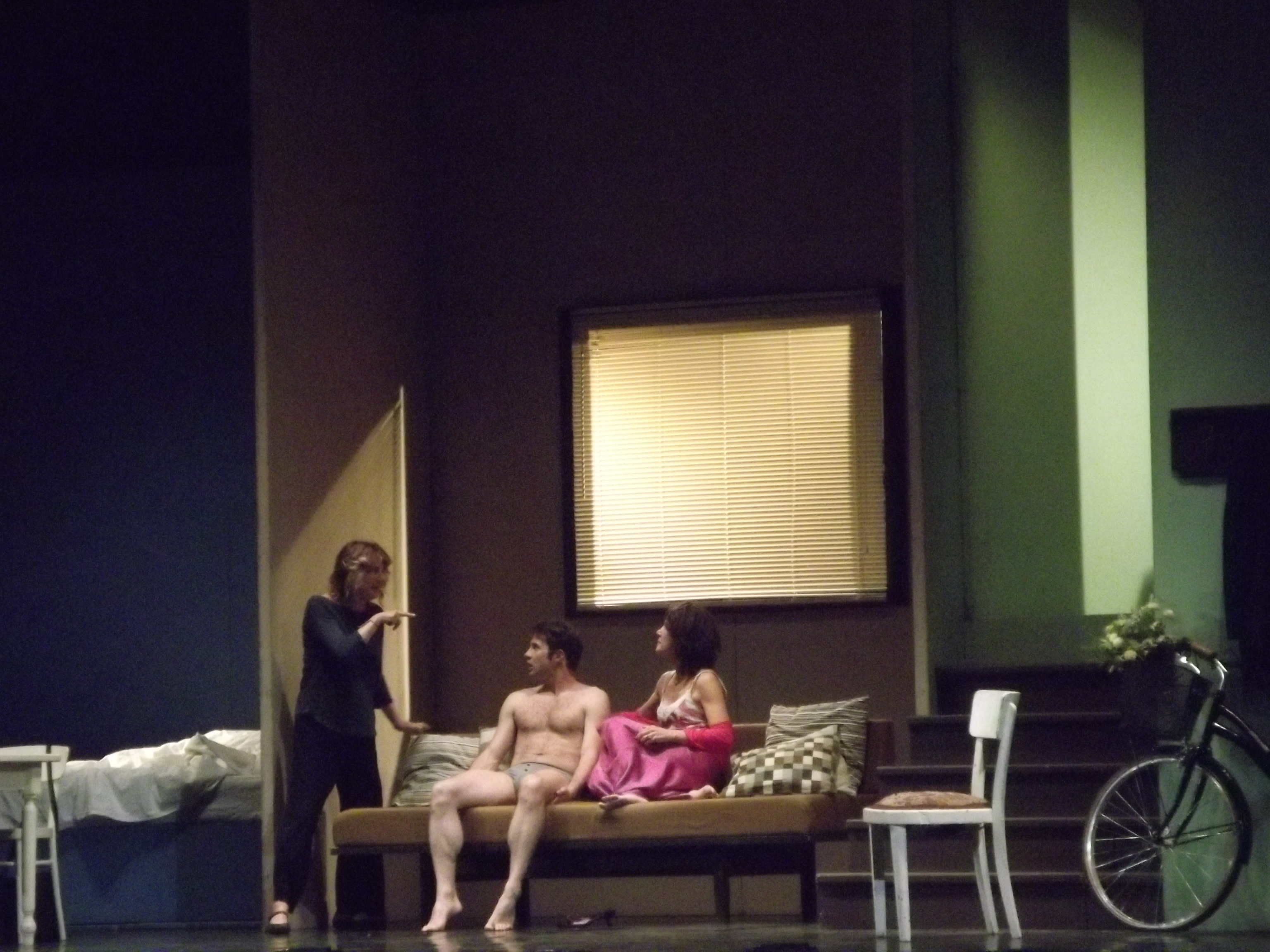 Le paure e la loro facciata. Recensione di “La scena” al Teatro Alessandrino