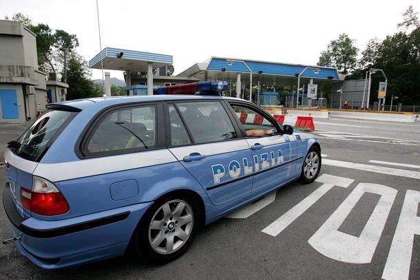 Arresti per riciclaggio ciclomotore e furto su veicoli sull’A26