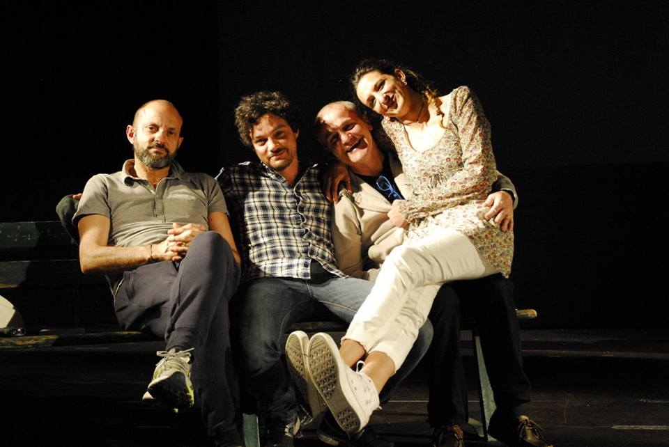 “Amore non è amore” al Teatro Comunale: storie in un parco