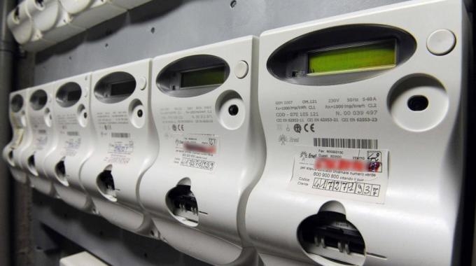 Furto di energia elettrica a Solero: denunciata coppia