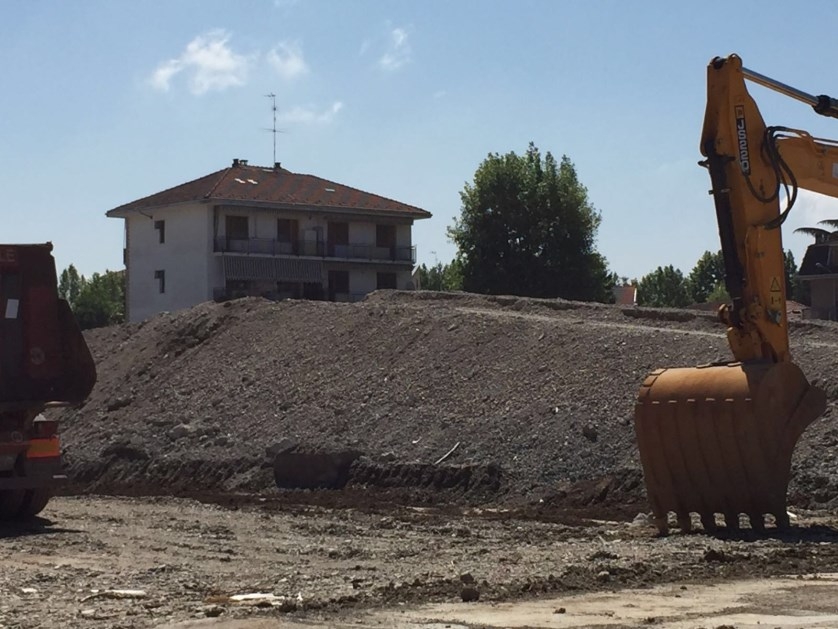 Decollano i lavori nella zona dell’ex mostra orafa: presto un’area residenziale di lusso e un supermercato