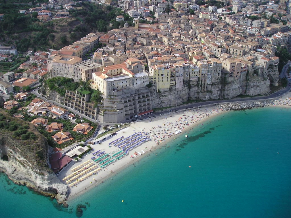 Paga un appartamento a Tropea ma era una truffa