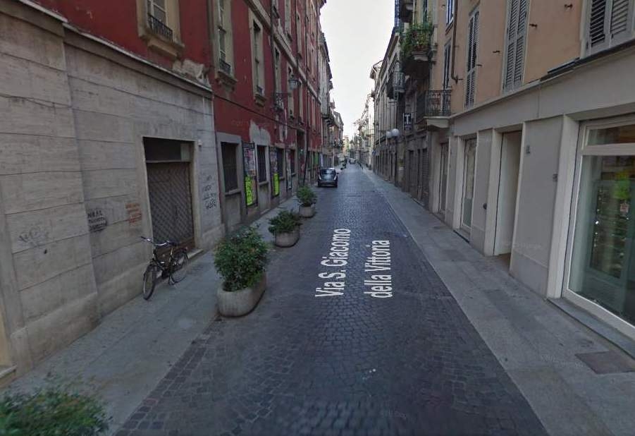 Follia dopo una lite per il parcheggio: lo massacra di botte e gli rompe la mandibola