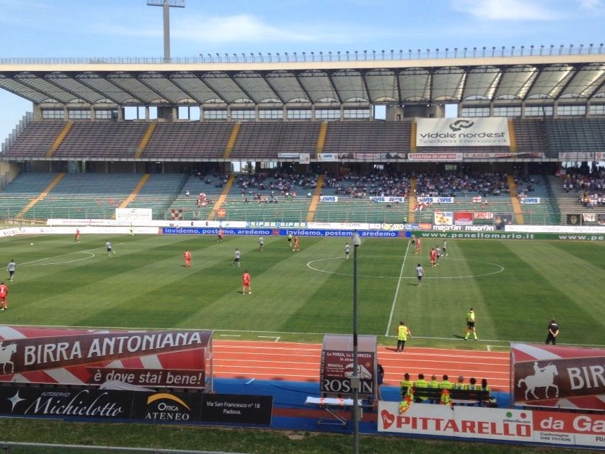 Alessandria: la testa è già ai playoff e il Padova domina. All’Euganeo grigi travolti 4-0
