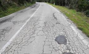 “Le strade provinciali sono un disastro”. Dopo la sua lettera un valenzano riceve la telefonata di Rita Rossa