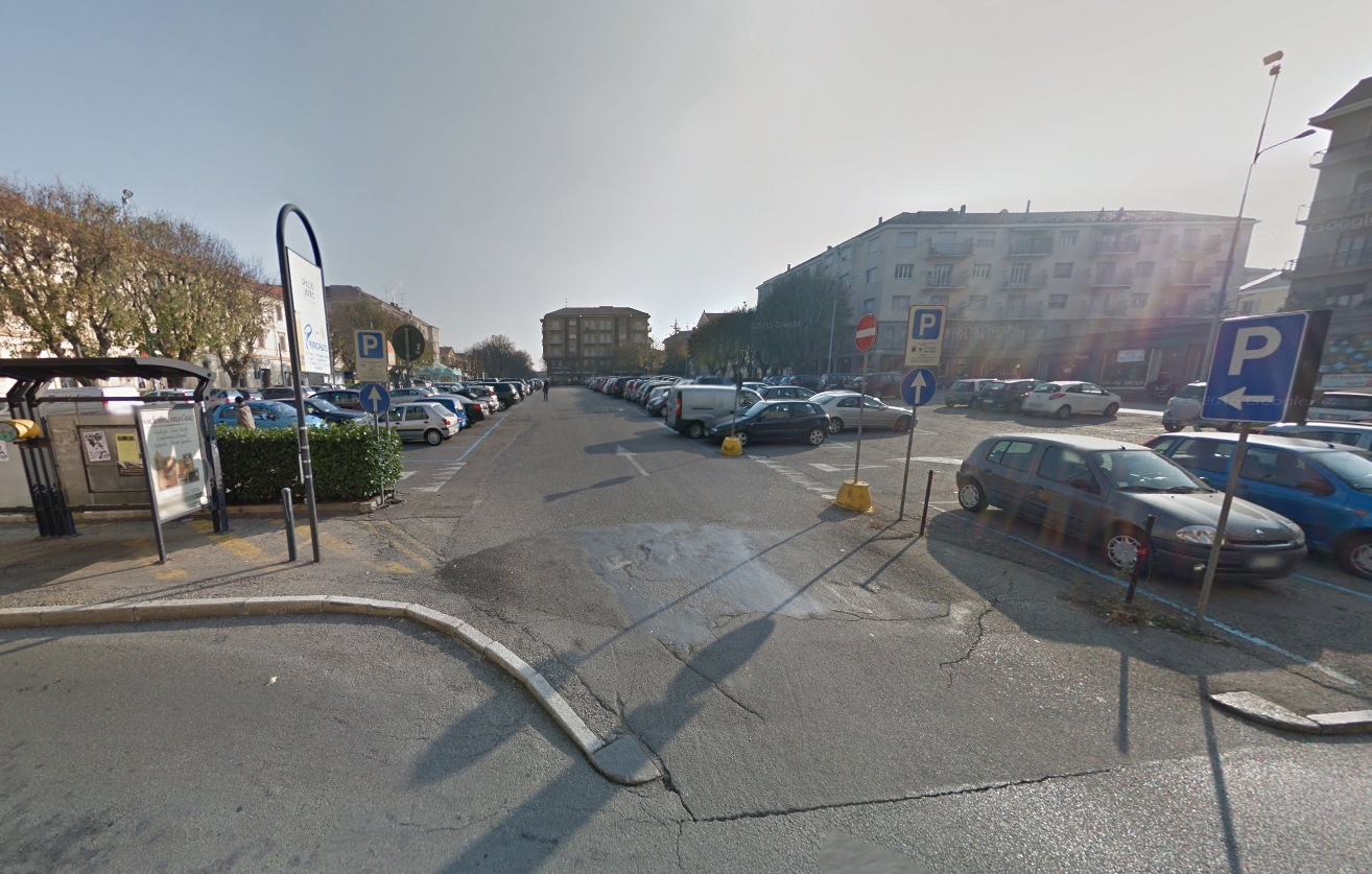 Parcheggi gratuiti in due piazze di Valenza ogni sabato di luglio. Che ne pensate?