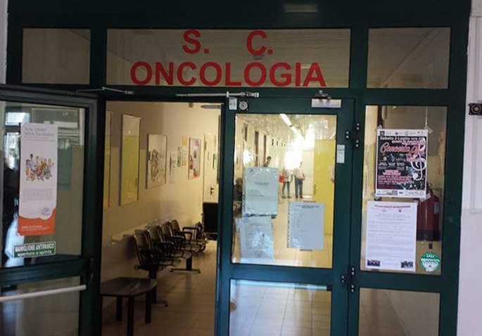 Minoranza indignata per il trasferimento dei letti da oncologia a medicina. Per l’Asl atto necessario. Intanto ecco il nuovo direttore