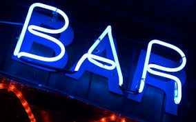 Questione Ica: la cartella per un’insegna sotto i 5 mq riaccende l’attenzione sulle vetrine di bar e negozi