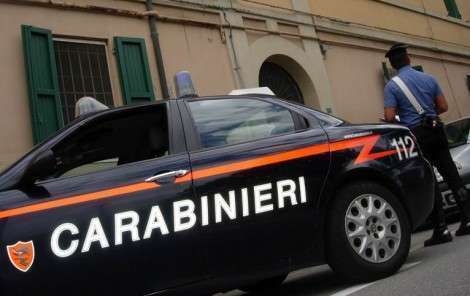 Evade dai domiciliari ma si imbatte nei Carabinieri che poco prima avevano bussato alla sua porta