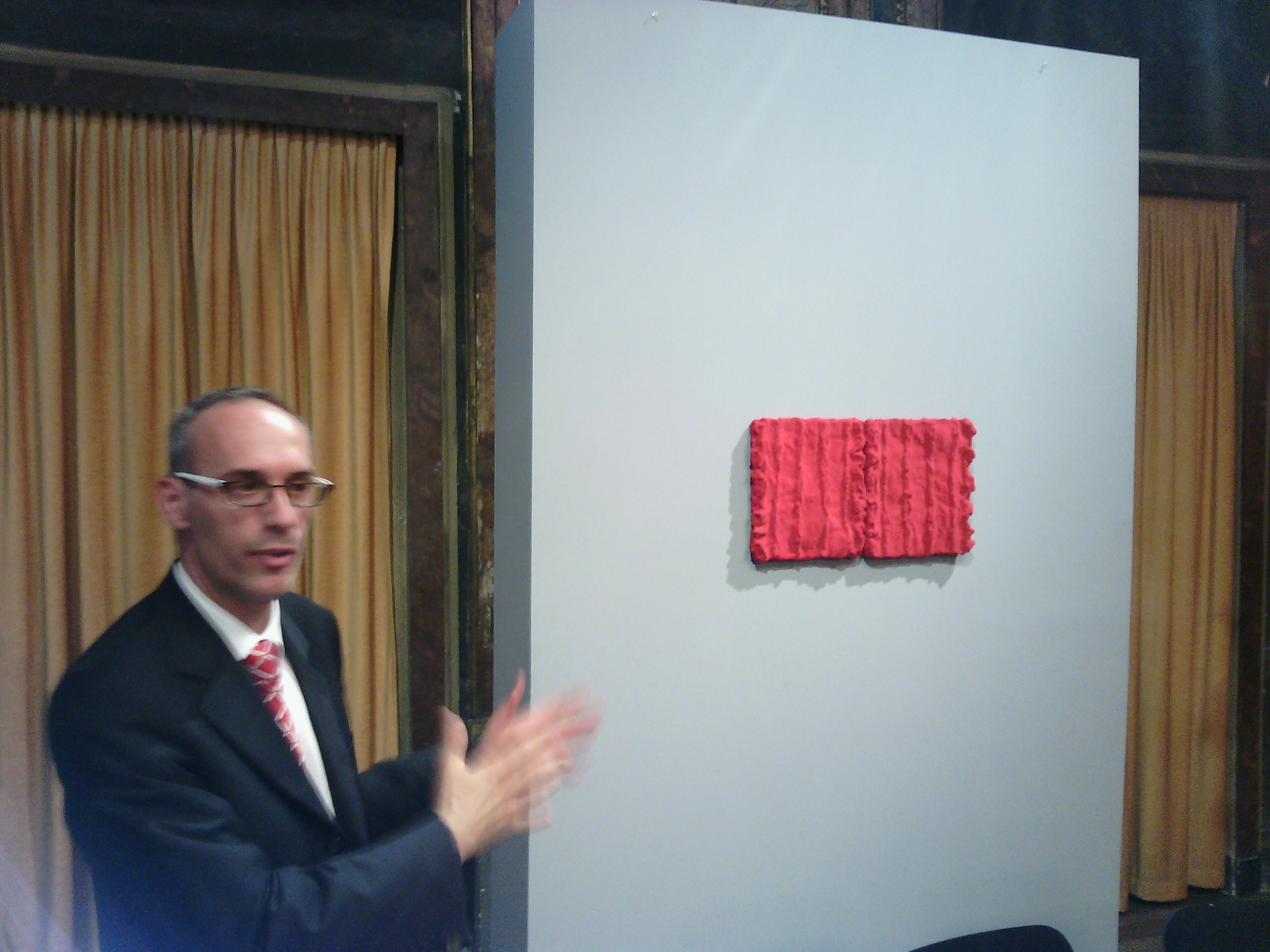 Il colore come materia e non solo come velo pittorico: a Palazzo Cuttica la mostra di arte contemporanea