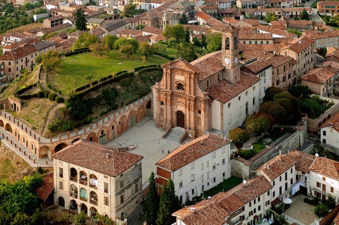 “Tra piazze e cortili”, a Calliano tante degustazioni di piatti locali e vini del territorio