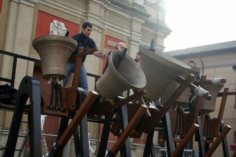 A Mombaruzzo un rintocco di campana dietro l’altro, arriva il Raduno Nazionale dei Campanari [VIDEO]