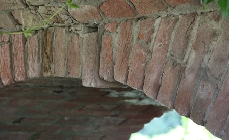 “I mezzi pesanti rovinano l’ingresso della Cittadella”: la denuncia di Sciaudone e Cammalleri