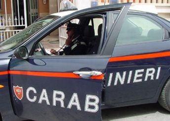Sorpreso a rubare tenta di scappare dal balcone ma precipita dal terzo piano