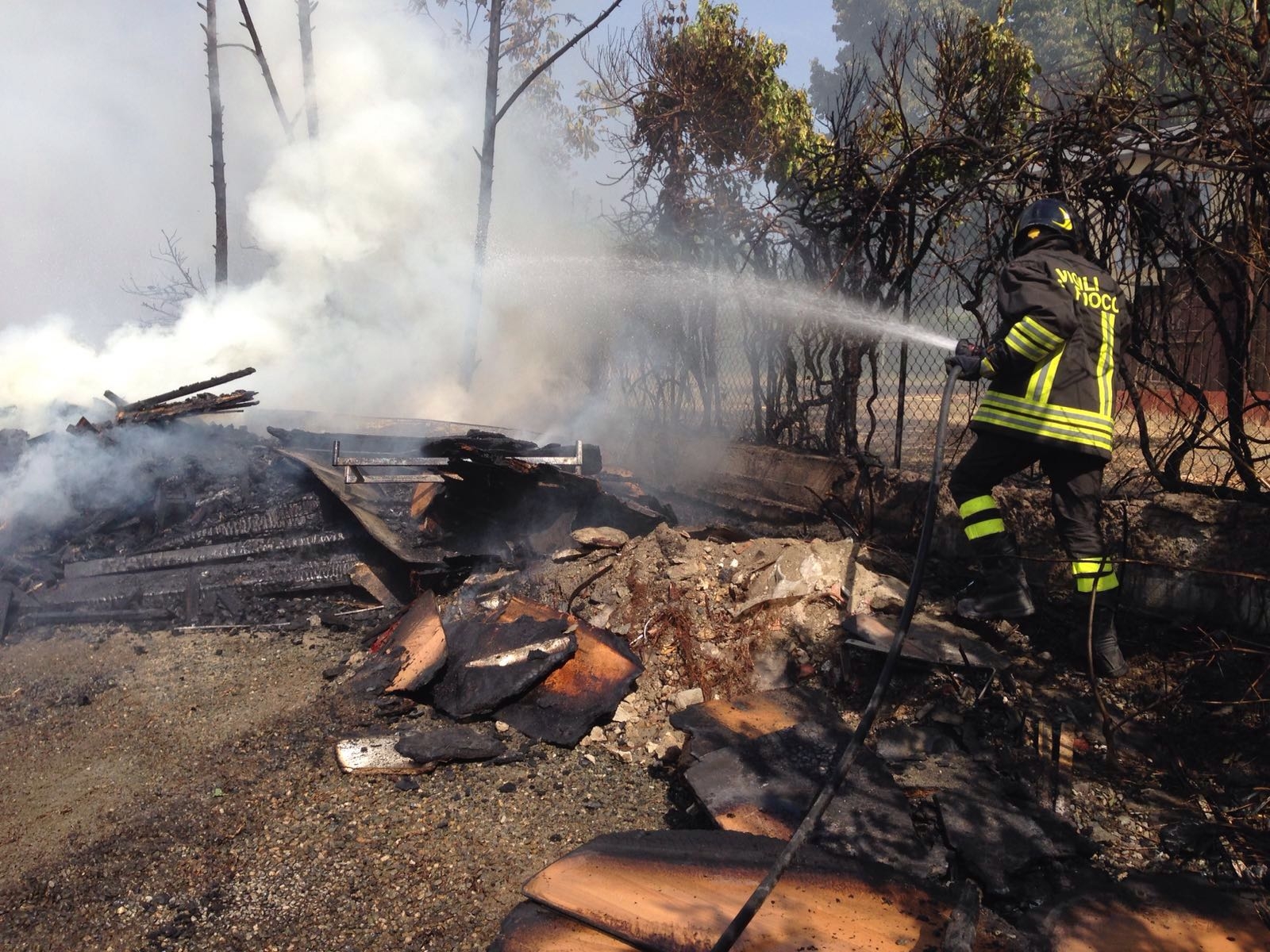 Domato un incendio a Predosa che minacciava alcune case vicine [FOTO]