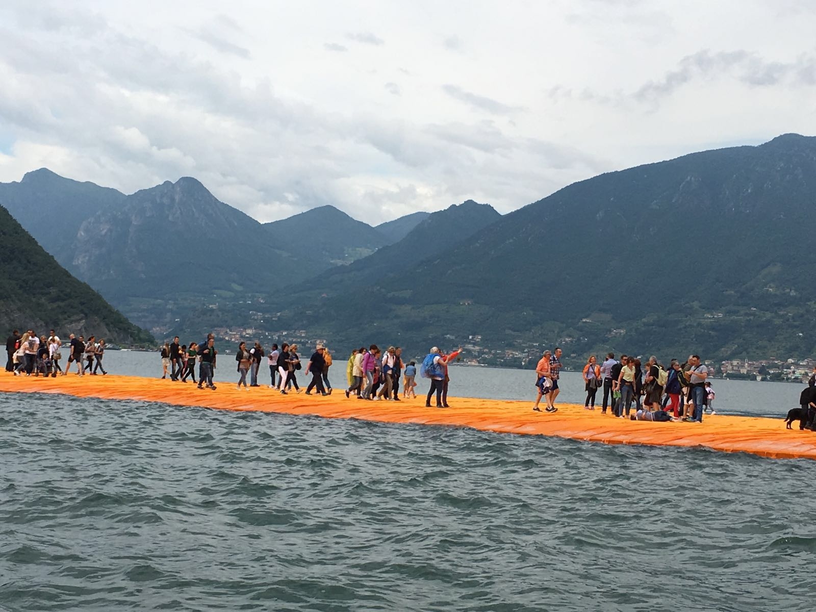 Ponte di Christo: il miracolo sta per finire, ultimo week end per camminare sulle acque del Lago d’Iseo