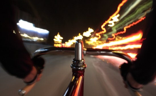 Zigzagava in bici lungo la provinciale. Aveva valori di alcol sei volte oltre il limite   