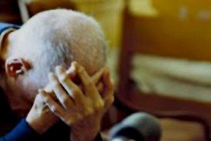 Si spaccia per un poliziotto e insieme a un complice deruba coppia di anziani ad Acqui