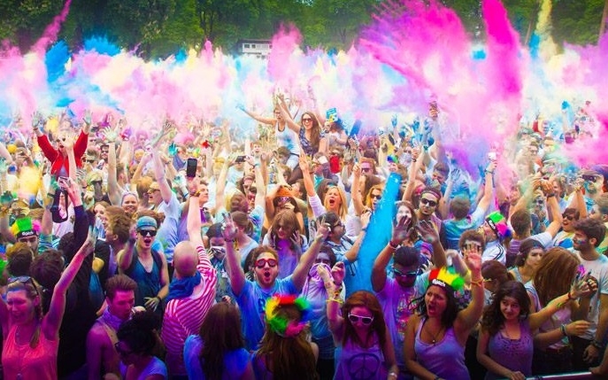 Ad Alessandria ‘piovono’ colori, in Cittadella torna l’Holi Wave Festival