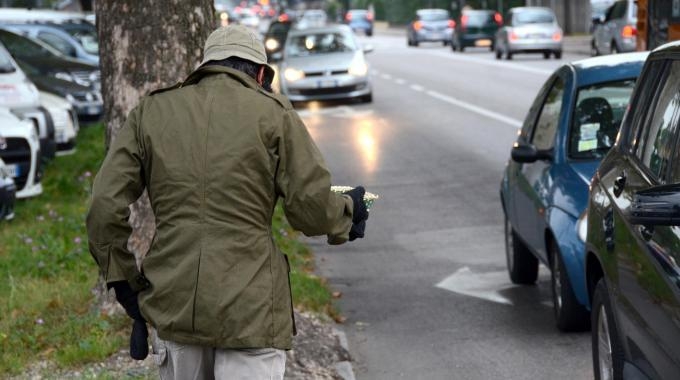 Cresce l’adesione dei commercianti novesi alla petizione di “Occhi sulla città” contro l’accattonaggio