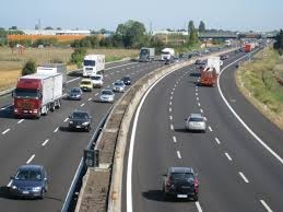 Viaggi all’estero in auto: ora le multe arriveranno a casa