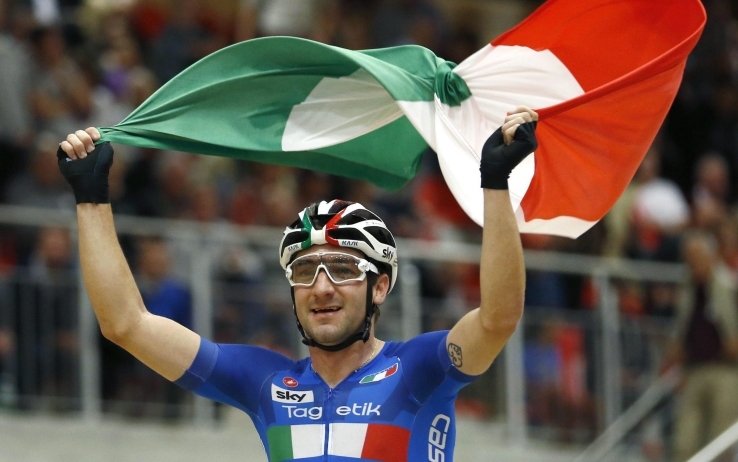 Alla mostra sulle biciclette anche il campione su pista Elia Viviani