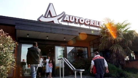 La Polizia Stradale salva una bimba di 3 anni dimenticata in Autogrill dai genitori