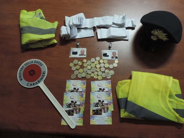 Chiedono soldi per una falsa associazione benefica: denunciati