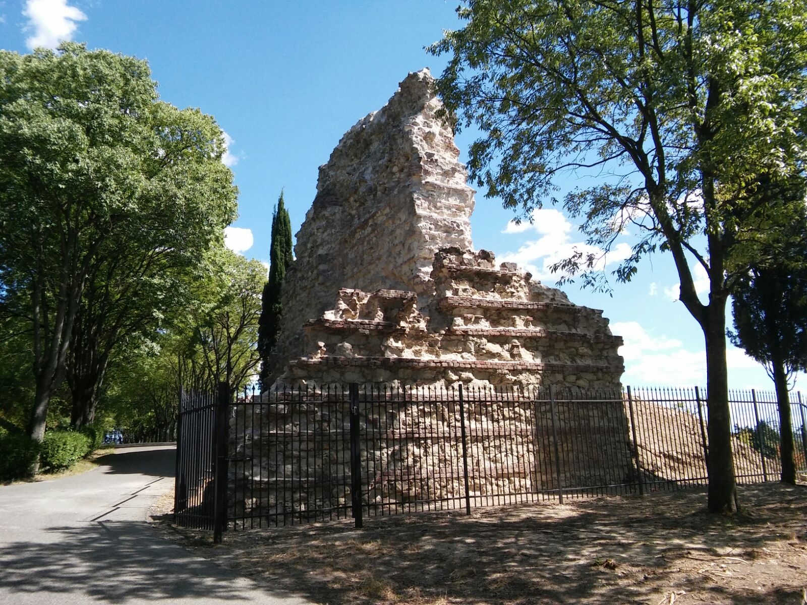 Ultimato il restauro delle antiche mura della Città di Tortona