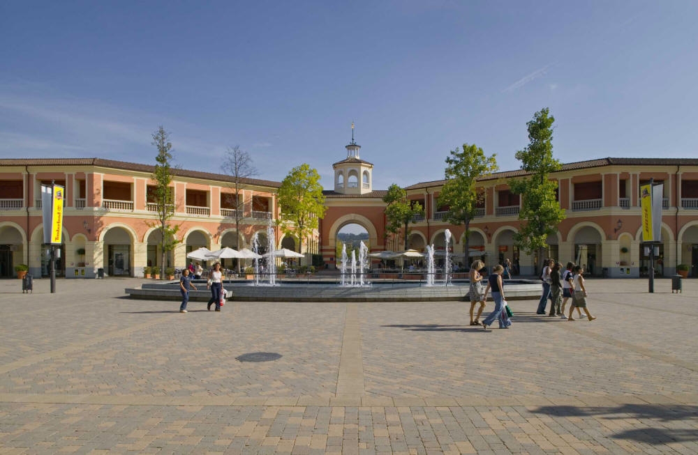 Assunzioni all’Outlet di Serravalle: preparate il curriculum per l’8 settembre