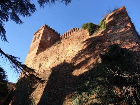 Castello ‘da paura’ in vendita con un inquilino indesiderato: un fantasma