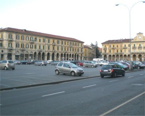 Ferragosto fa slittare di un giorno il mercato ad Alessandria. Martedì divieto di sosta in piazza Garibaldi
