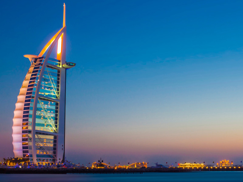 “Un’altra notte di attacchi e bombardamenti a Dubai”