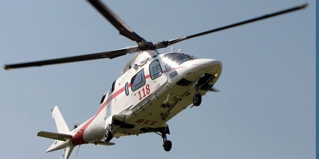 Incidente tra una moto e due auto vicino a Cavatore: grave una donna