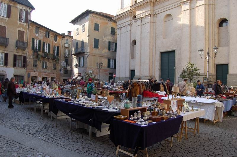 Tra le vie di Ovada arriva il mercatino dell’antiquariato