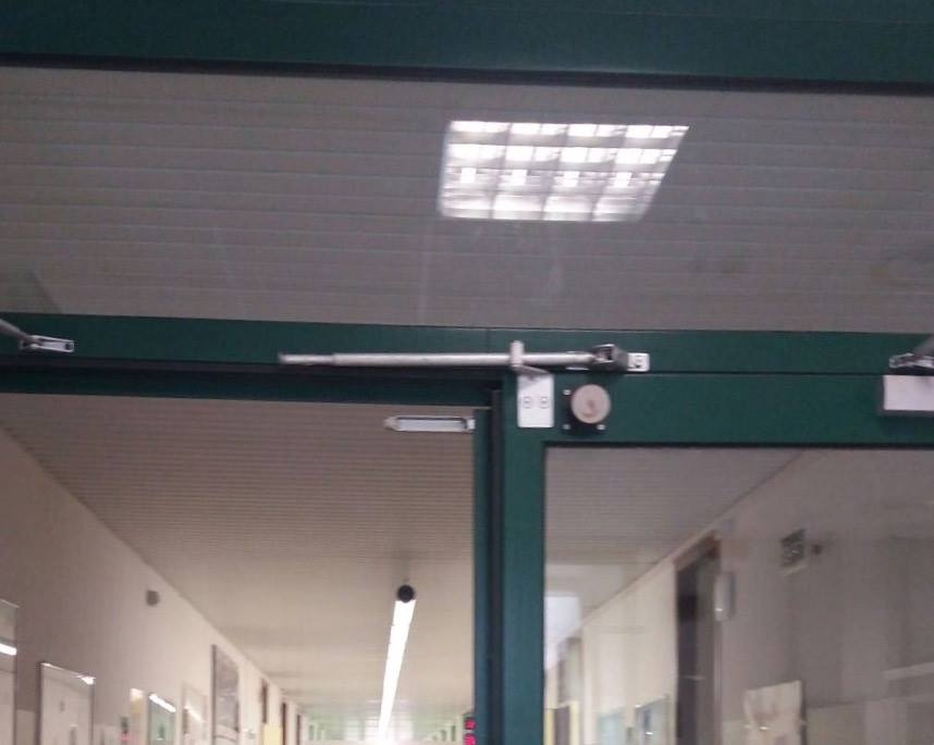 Demezzi fotografa l’insegna, vuota, di oncologia: nuove polemiche sull’ospedale di Casale