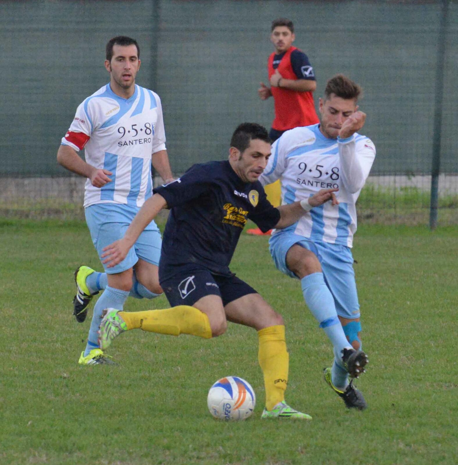 Rinuncia a fare gol dopo l’infortunio di un avversario: Andrea Massaro della BonBonAsca campione di fair play