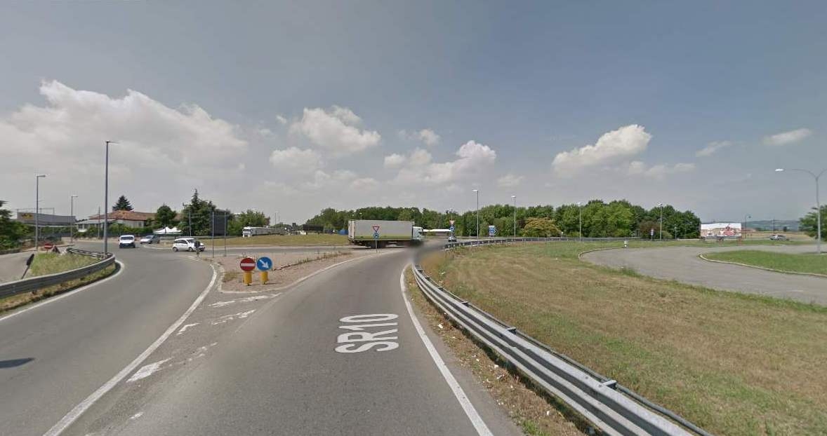 Tagliano la rotonda e speronano i Carabinieri ma alla fine si arrendono