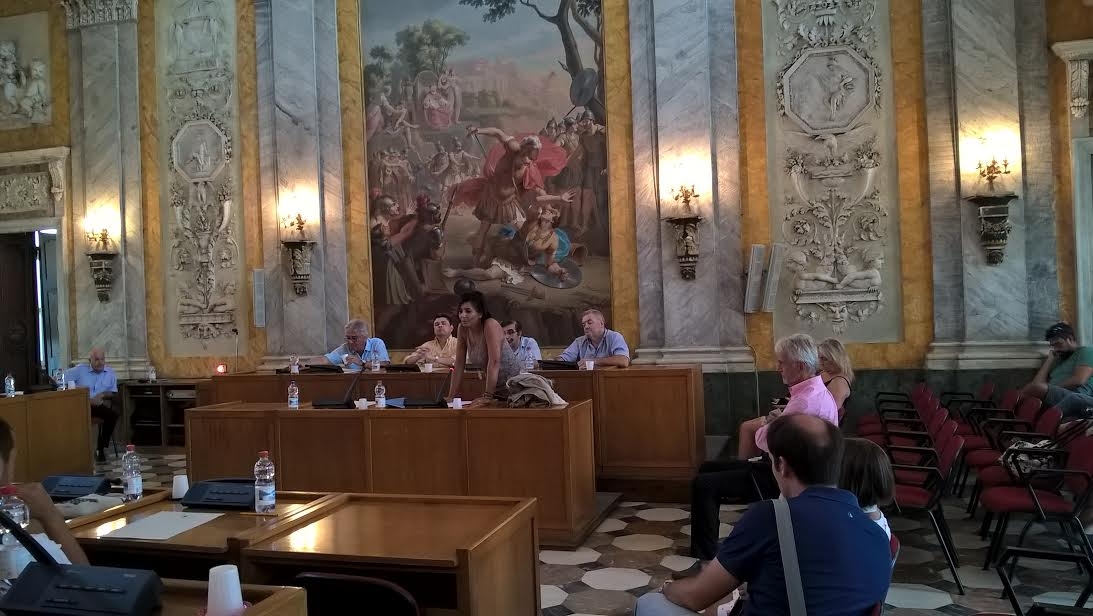 L’esordio in Consiglio di Annamaria Zanghi è con “un’astensione all’unanimità”