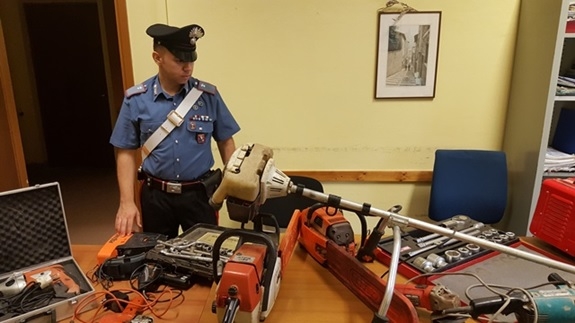 Aveva in auto attrezzature agricole rubate. Fermato e denunciato dai Carabinieri di Gavi