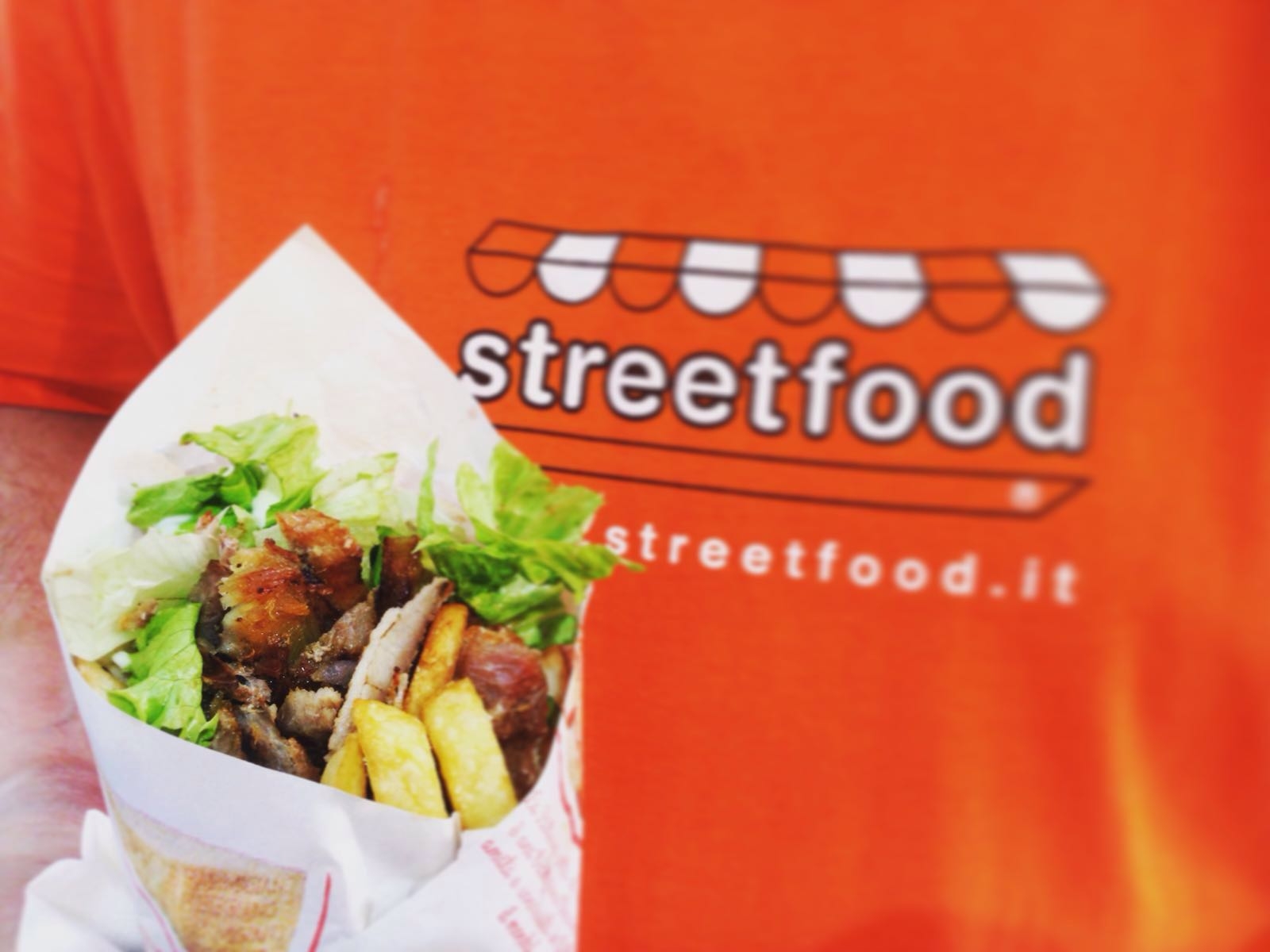 Il gusto dell’arte e dello street food conquista Novara, torna il Festival degli Artisti di Strada