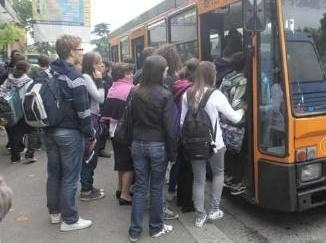 Ad Alessandria ancora in vigore l’orario estivo dei bus e molti studenti rimangono a “piedi”