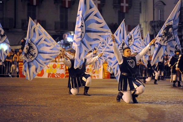 Il Palio ‘galoppa’ nel cuore di Asti