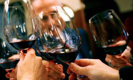 Buona cucina, tanto vino, fuochi d’artificio e la diretta di Radio Gold, continua la Festa del Vino
